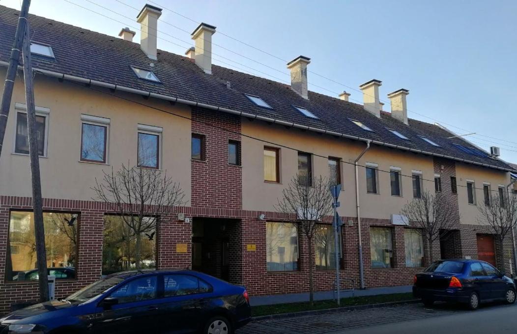 Kamilla Apartman Makó Exterior foto